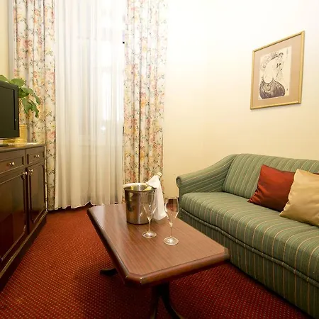 Theaterhotel & Hotel 4*