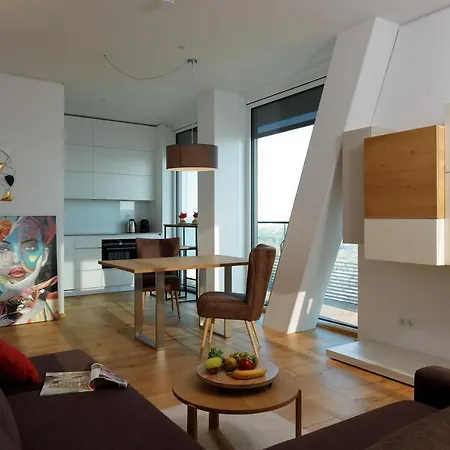 Triiiple Level 21 Mit Balkon Und Tiefgarage Wien
