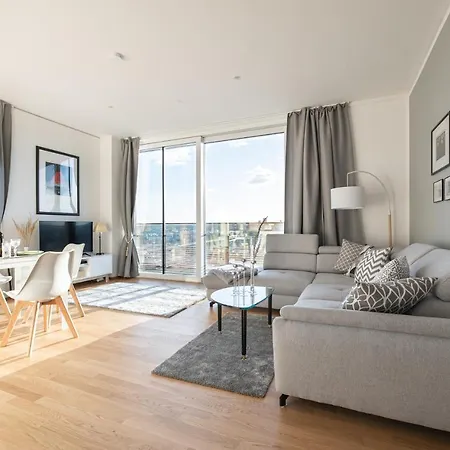 Apartment New Luxury Overlooking