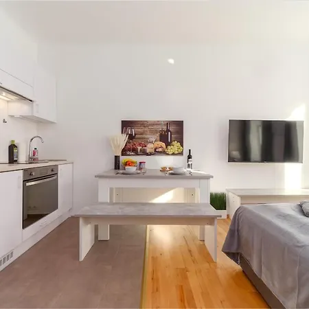 With Netflix, Two Min To Hauptbahnhof, 12 Apartment