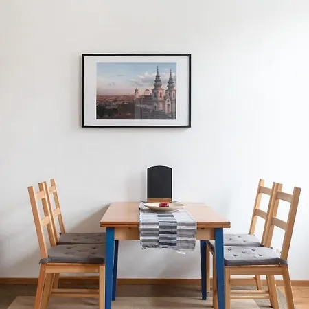 Apartment New, Stylish, Bright, Cozy And Central In Quiet Area *