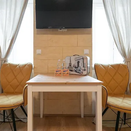 Apartment, Modern Und Neu Renoviert