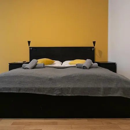Apartment, Modern Und Neu Renoviert