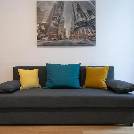 Apartment Apartment, Modern Und Neu Renoviert *