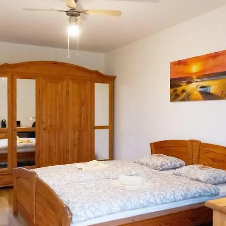 Apartment New, Quiet Flat Next To U1, Vic, Shopping Mall,...