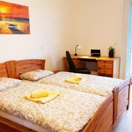 Apartment New, Quiet Flat Next To U1, Vic, Shopping Mall,... *