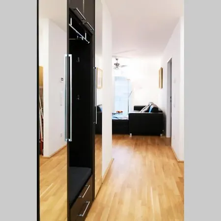 New, Quiet Flat Next To U1, Vic, Shopping Mall,... *