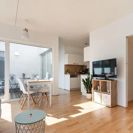 Helles, Neues Dg Mit Blick Zum Donauturm Apartment