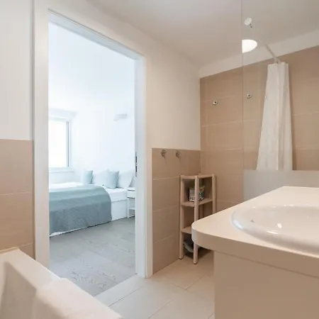 Immersed Into Vienna's Life And Yet A Retreat, Minimum 30 Nights Apartment