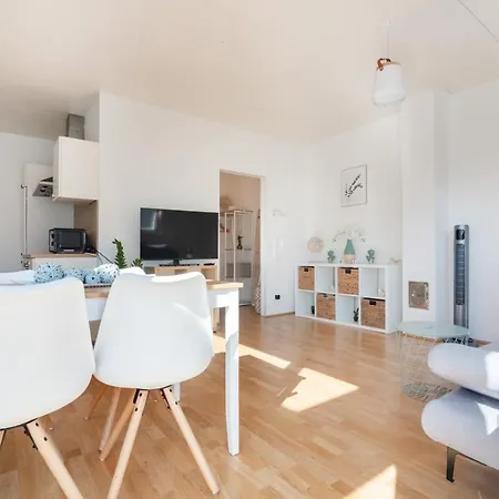 Apartment Helles, Neues Dg Mit Blick Zum Donauturm Vienna