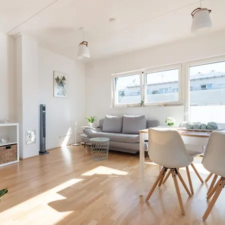 Helles, Neues Dg Mit Blick Zum Donauturm Apartment *
