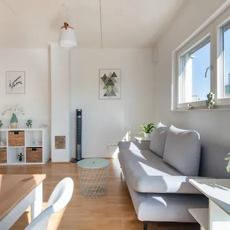 Helles, Neues Dg Mit Blick Zum Donauturm Apartment *