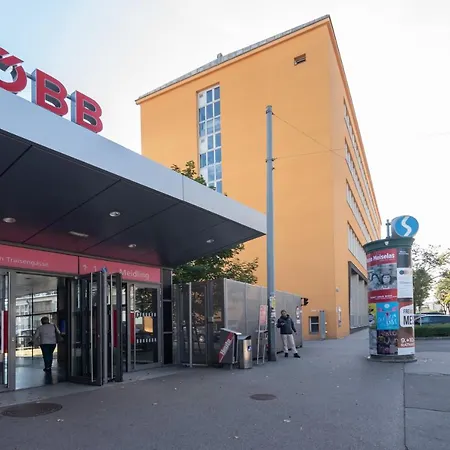 Helles, Neues Dg Mit Blick Zum Donauturm Vienna
