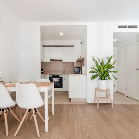 Apartment Immersed Into Vienna's Life And Yet A Retreat, Minimum 30 Nights