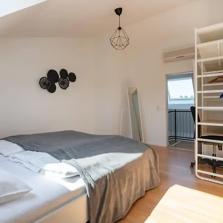 Floor With Free Parking&ac Appartement Wenen