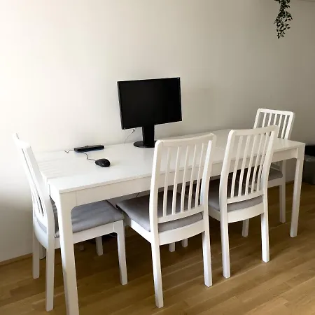Modern & Sunny 52m2 With Balcony & Fast Wifi *