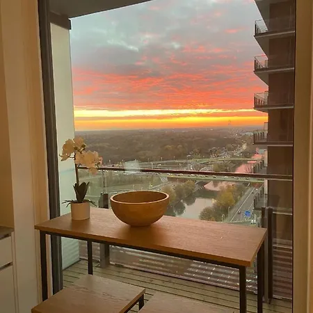 Apartment Triiiple Level 22 Mit Balkon Und Tiefgarage Wien