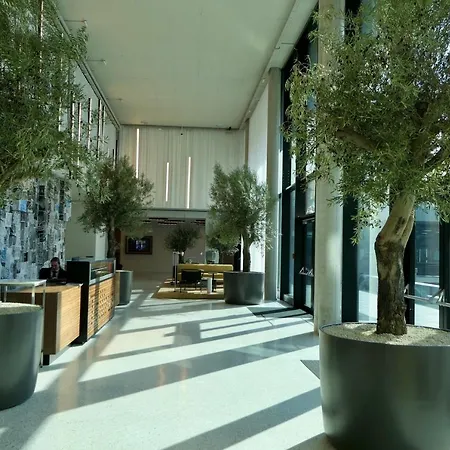 New Luxury Overlooking Apartment
