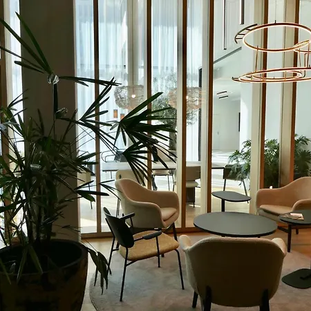 New Luxury Overlooking Apartment *