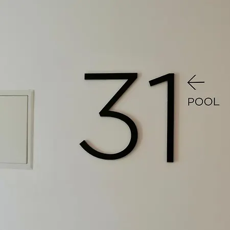 New Luxury Overlooking Apartment *