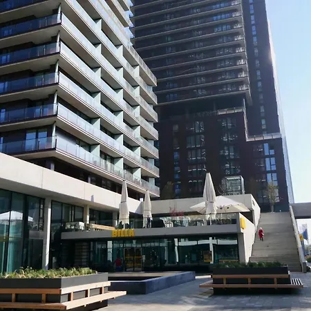 New Luxury Overlooking Apartment *