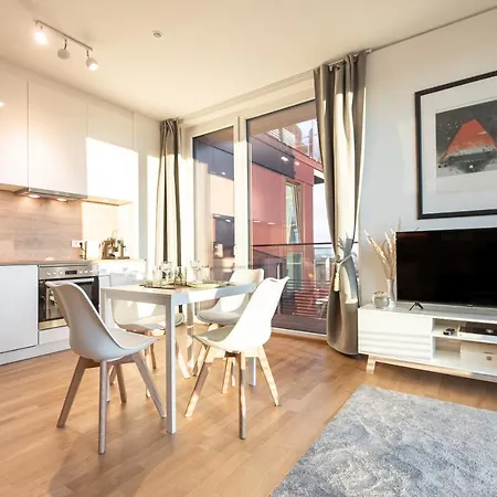 Apartment New Luxury Overlooking *