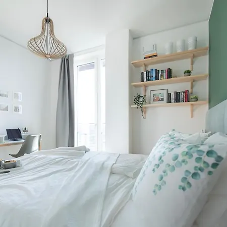 Apartment New Luxury Overlooking *