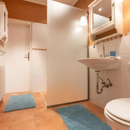 Apartment Renoviertes Mit Garten In Ruhelage *