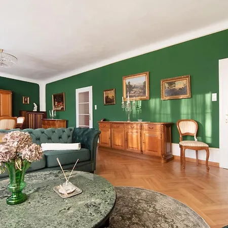 Renoviertes Mit Garten In Ruhelage *