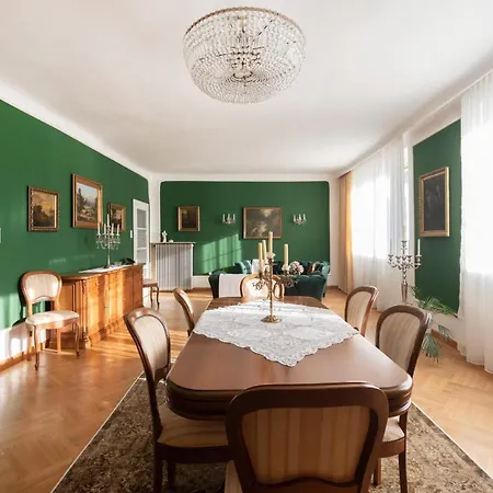 Renoviertes Mit Garten In Ruhelage *
