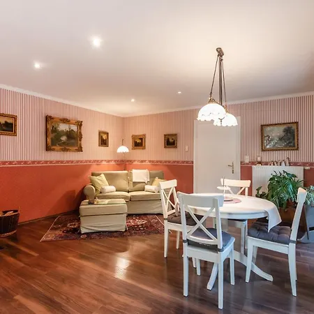 Apartment Renoviertes Mit Garten In Ruhelage