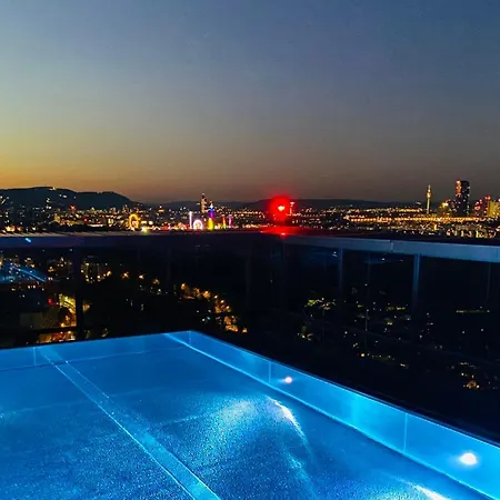 New Luxury Overlooking Apartment *