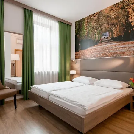 Lucia Hotel 3*
