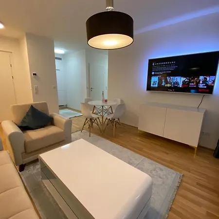 Apartment FeelHome Vienna, Subway U1 Kagran/Donauzentrum *