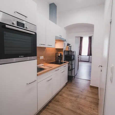 Apartment Renovated Close To First District