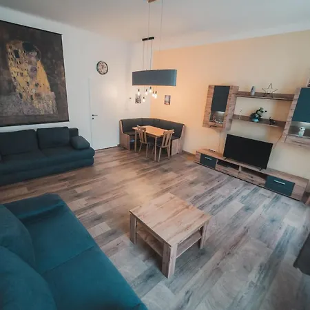 Apartment Renovated Close To First District