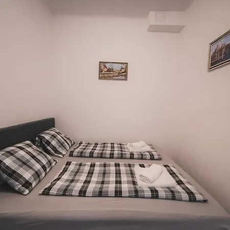 Renovated Close To First District Apartment *