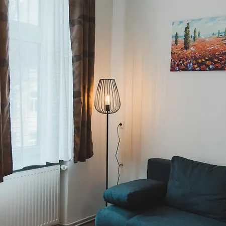 Renovated Close To First District *