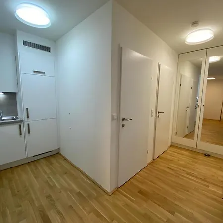 Apartment FeelHome Vienna, Subway U1 Kagran/Donauzentrum