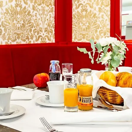 Hotel Theaterhotel & 4*