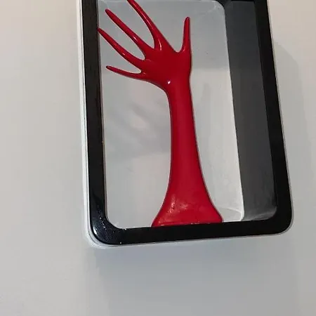 Vibrant Red I Contactless Check-in Apartment