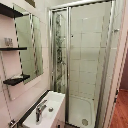 Vibrant Red I Contactless Check-in Apartment