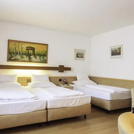 Lenas Hotel 3*