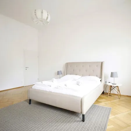 Heymi Oper Apartman *