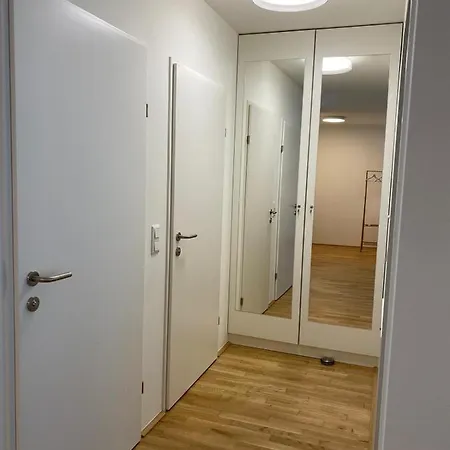 FeelHome Vienna, Subway U1 Kagran/Donauzentrum *
