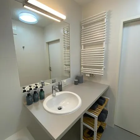 FeelHome Vienna, Subway U1 Kagran/Donauzentrum Apartment *