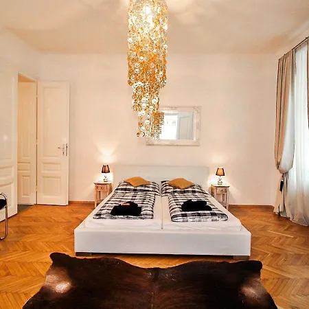 Apartment Romantic Living By Interhome Vienna
