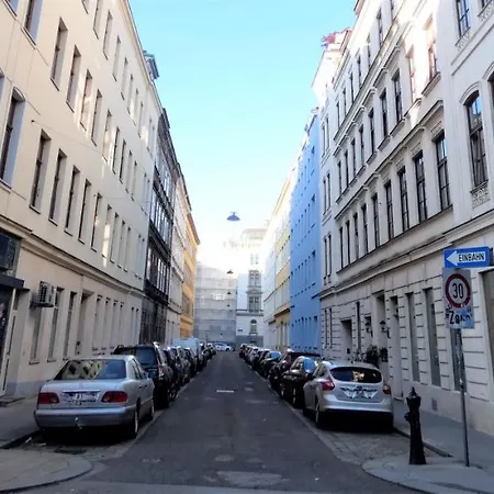 Msq Diana - 10 Min From Center - Free Coffee And Tea - High Speed Internet *