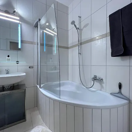 Design Apartment: Stylish Near Schönbrunn With Parking & Netflix Apartment