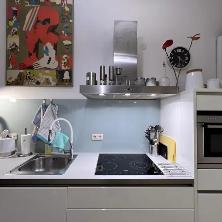 Design Apartment: Stylish Near Schönbrunn With Parking & Netflix Vienna